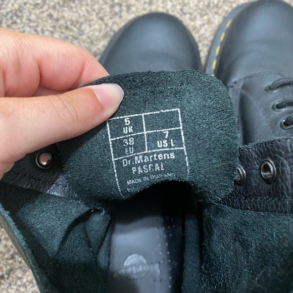 Dr. Marten lase up boots - Picture 5 of 5